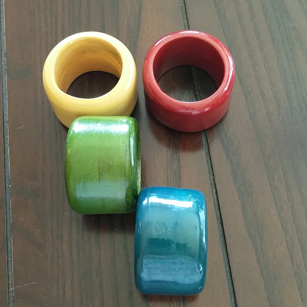 Pier 1 wooden napkin rings, set of 4, perfect condition - Picture 3 of 3